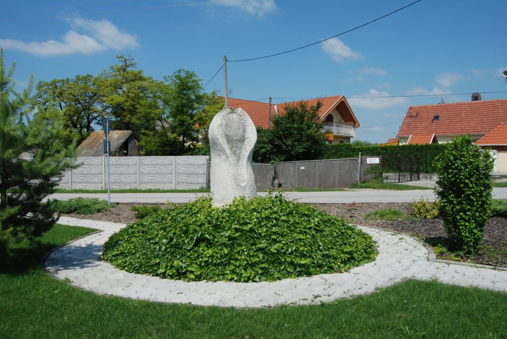 3 falu emlékmű