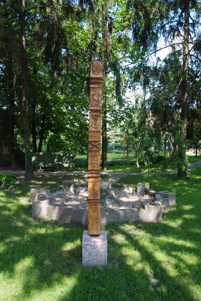 Kálvin János kopjafa