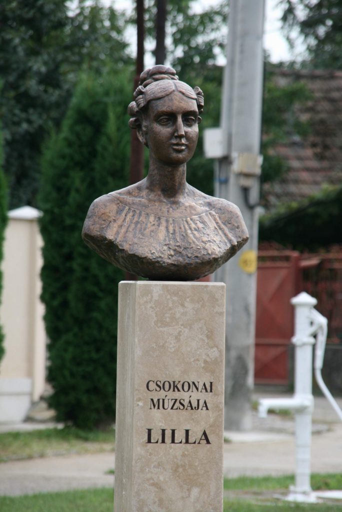 Lilla mellszobra