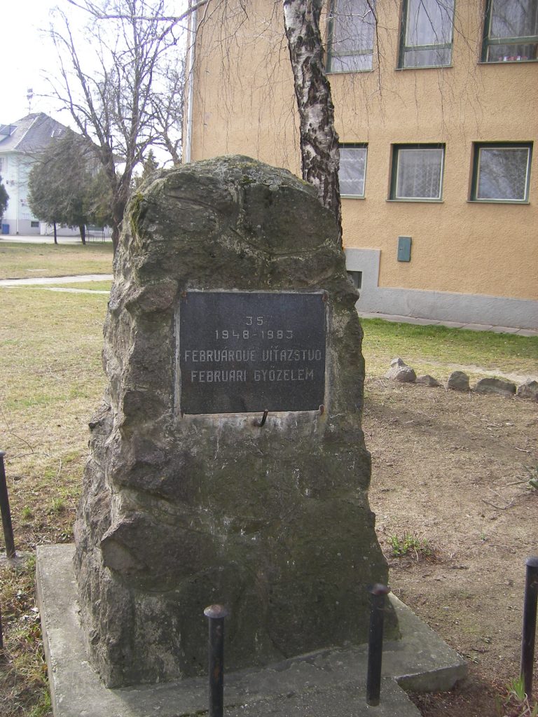 Február-emlékmű